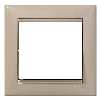  1- VALENA  Legrand 770021