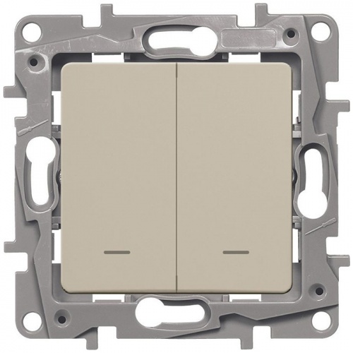   Legrand Etika 672304     